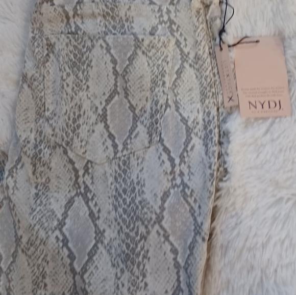 NYDJ Ami Skinny Light Snake Print Soft Jeans Pants Tummy Tuck SZ 12 - Picture 4 of 10